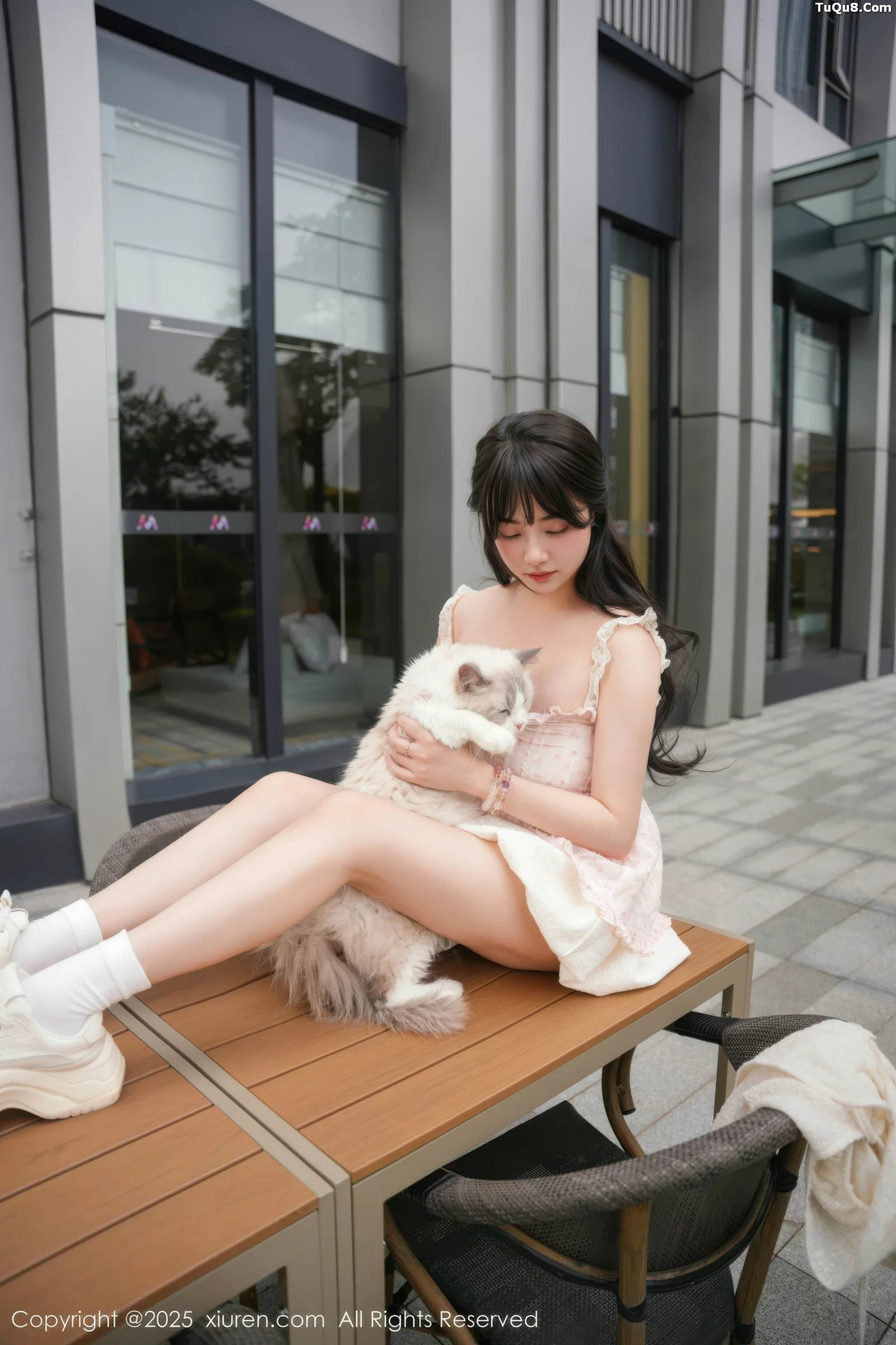 秀人集.com_[XiuRen秀人网]No.10734_模特软情性感浅色连衣短裙配白色腿袜秀翘臀模特撩人诱惑写真75P