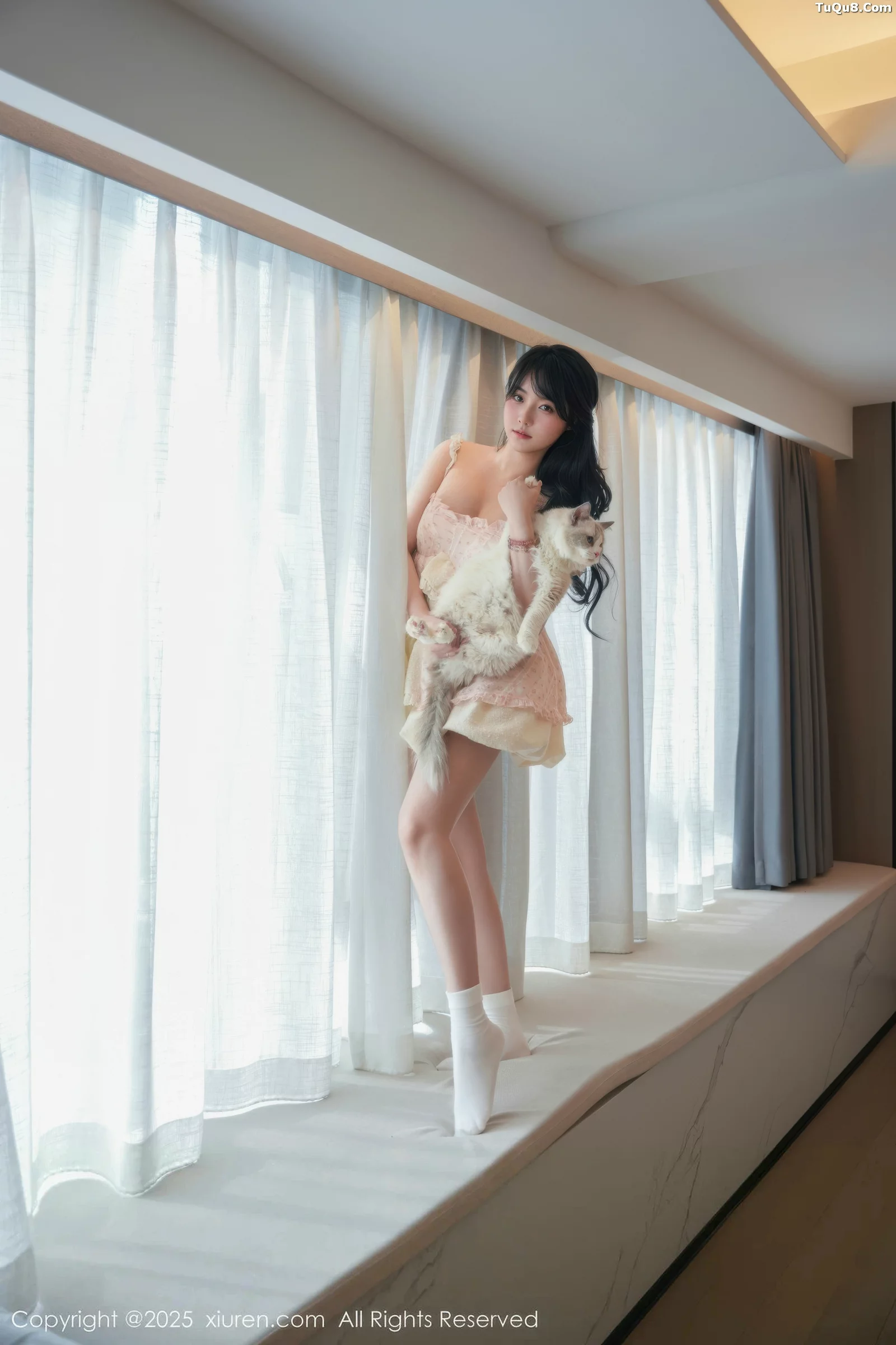 秀人集.com_[XiuRen秀人网]No.10734_模特软情性感浅色连衣短裙配白色腿袜秀翘臀模特撩人诱惑写真75P