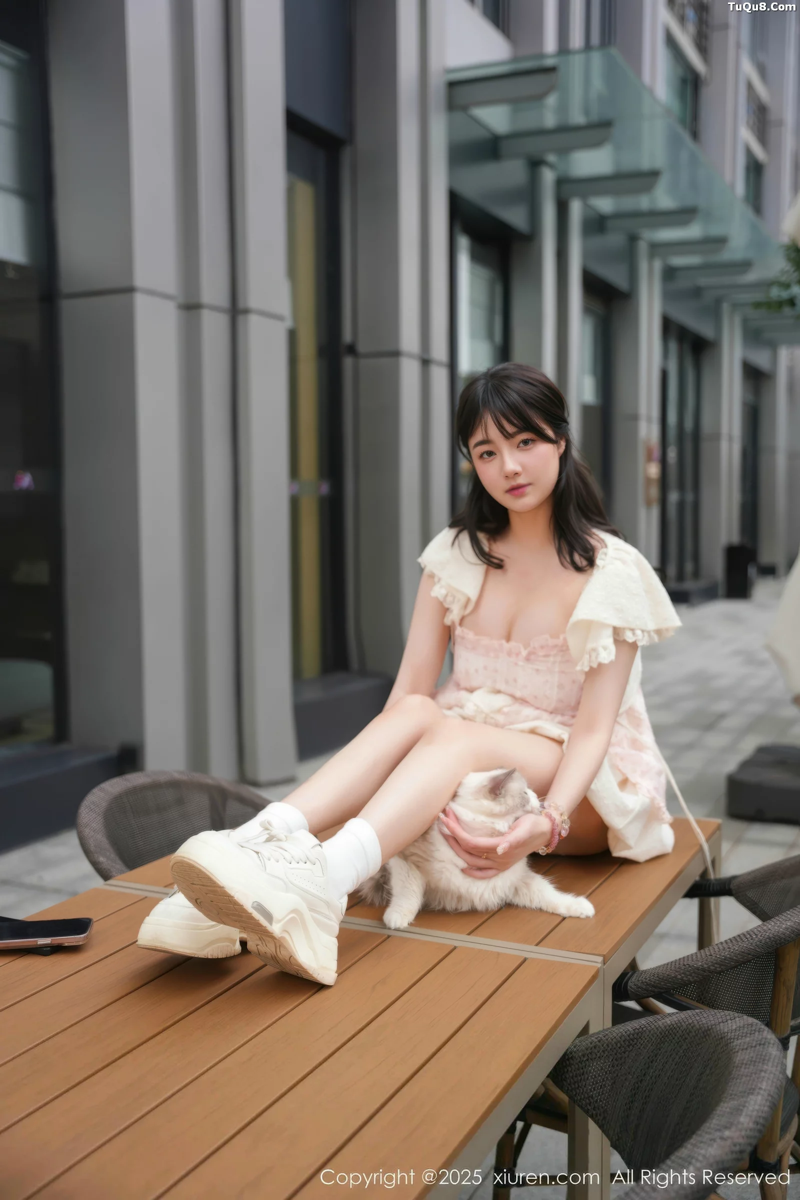 秀人集.com_[XiuRen秀人网]No.10734_模特软情性感浅色连衣短裙配白色腿袜秀翘臀模特撩人诱惑写真75P