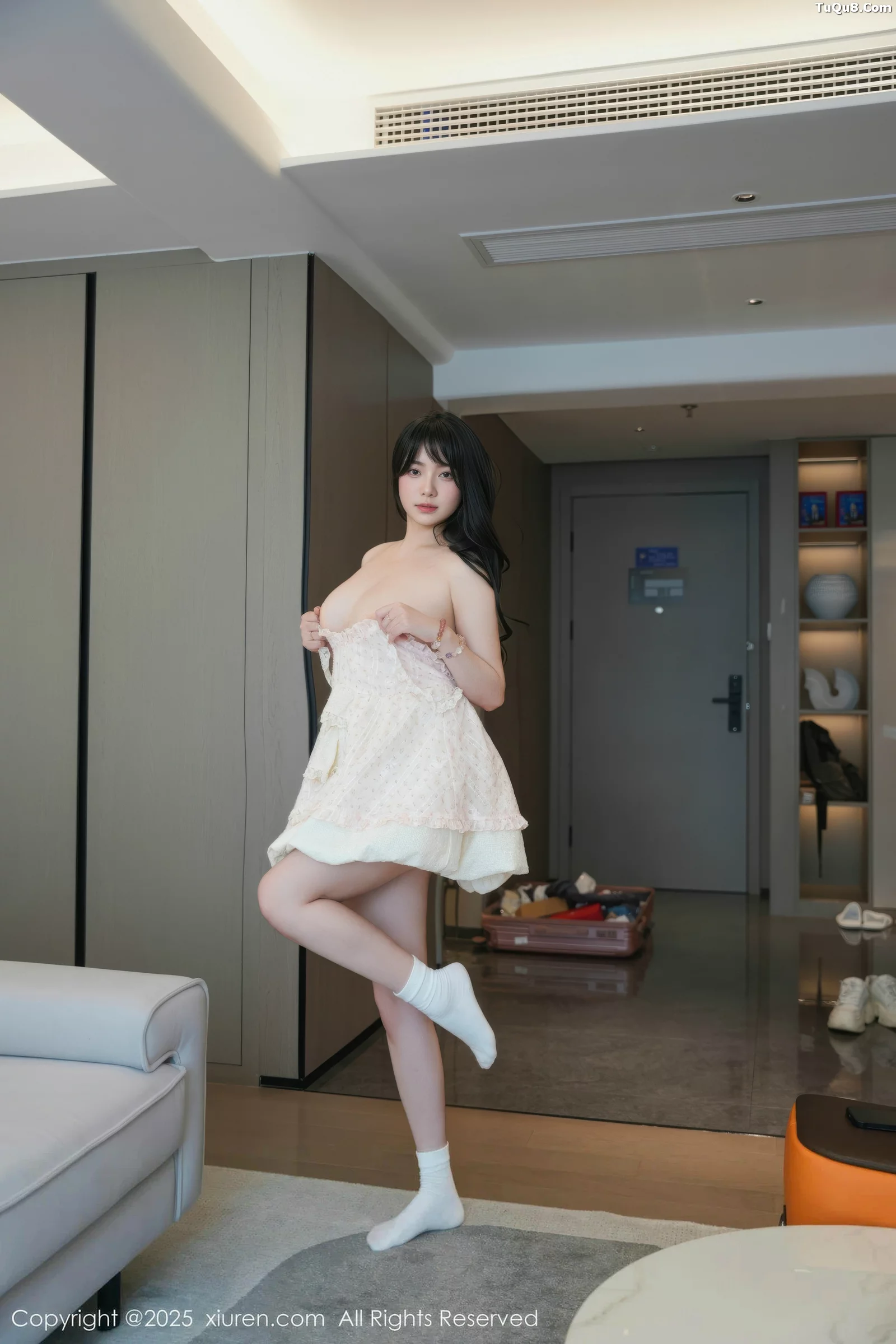 秀人集.com_[XiuRen秀人网]No.10734_模特软情性感浅色连衣短裙配白色腿袜秀翘臀模特撩人诱惑写真75P