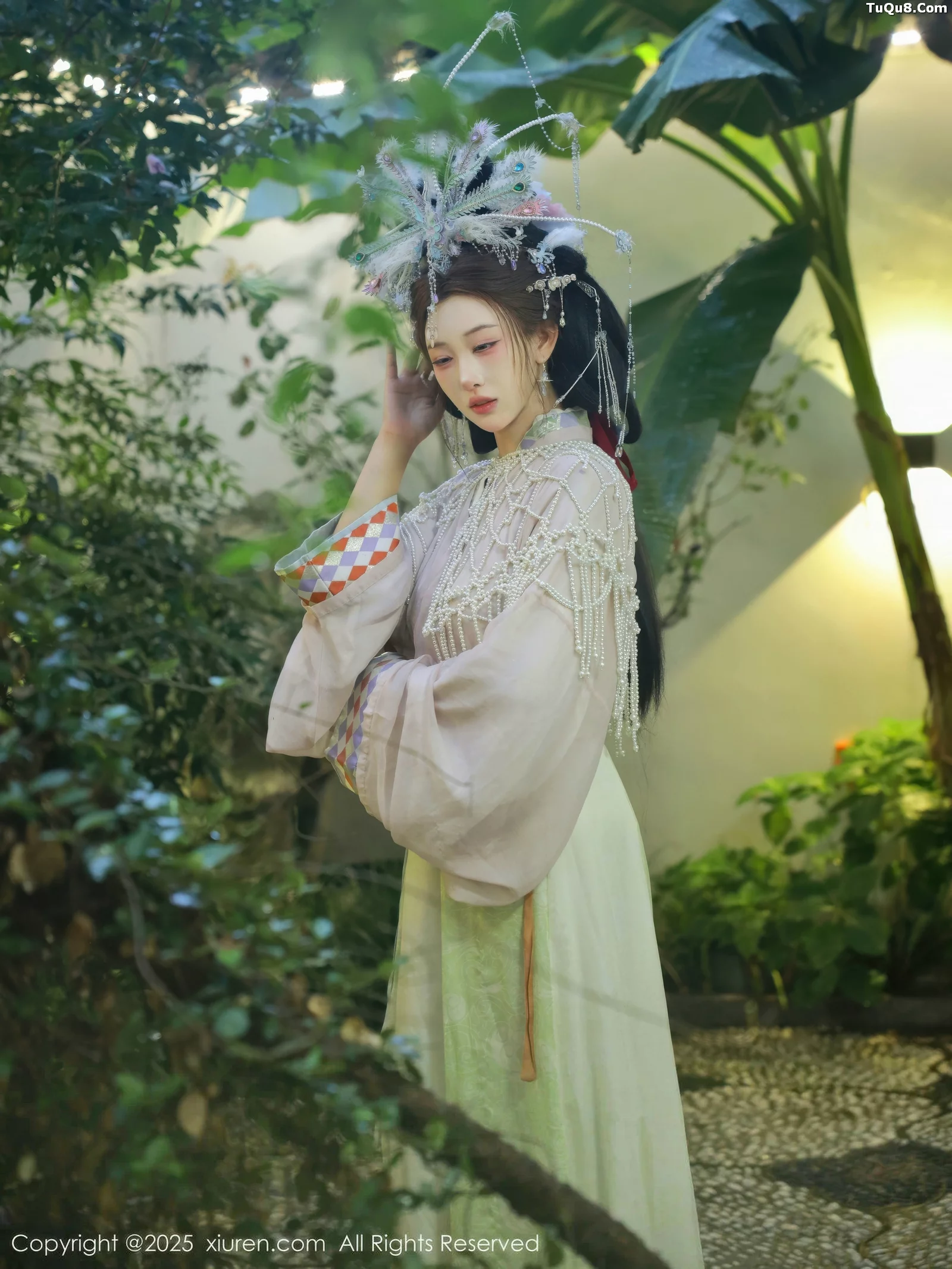 秀人集.com_[XiuRen秀人网]No.10736_模特金允希Yuki性感浅色古装薄纱服饰秀丰腴身材迷人诱惑写真80P