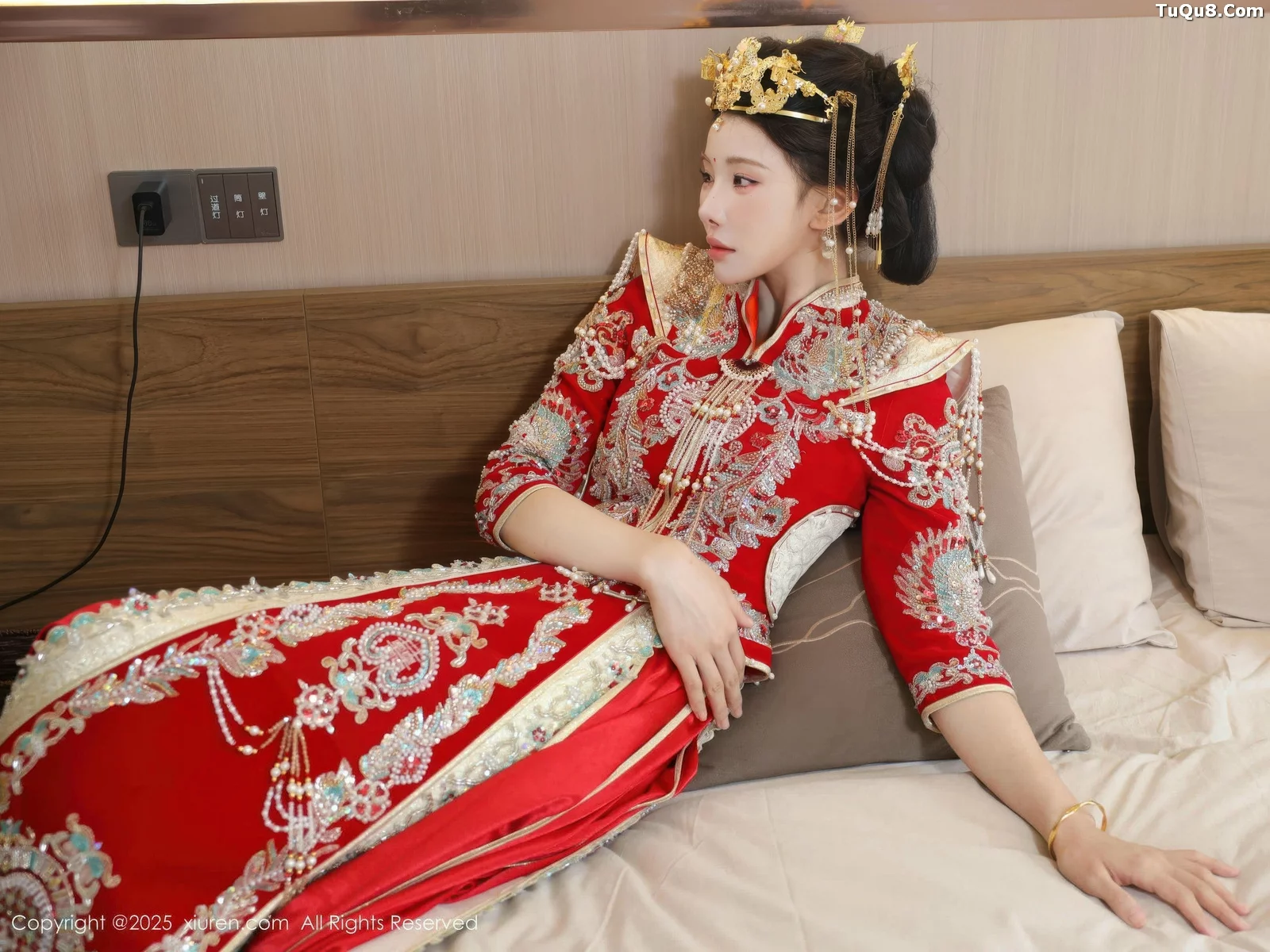 秀人集.com_[XiuRen秀人网]No.10742_模特梨霜儿性感红色新娘服饰配肉色丝袜秀丰腴身材迷人诱惑写真84P