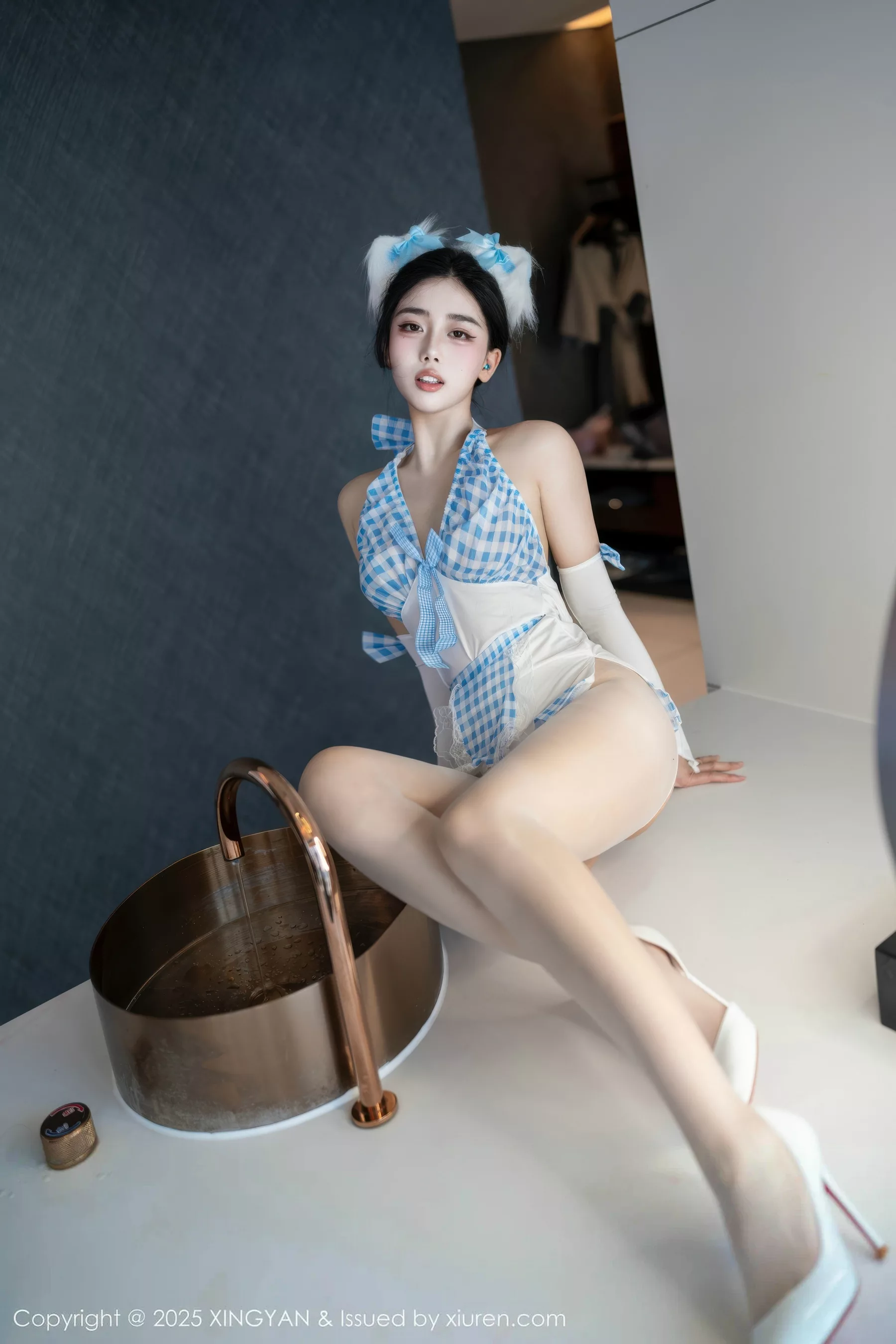 秀人集.com_[XINGYAN星颜社]VOL.399_模特阮福福性感蓝色格子裙配开档白丝秀曼妙身姿诱惑写真66P