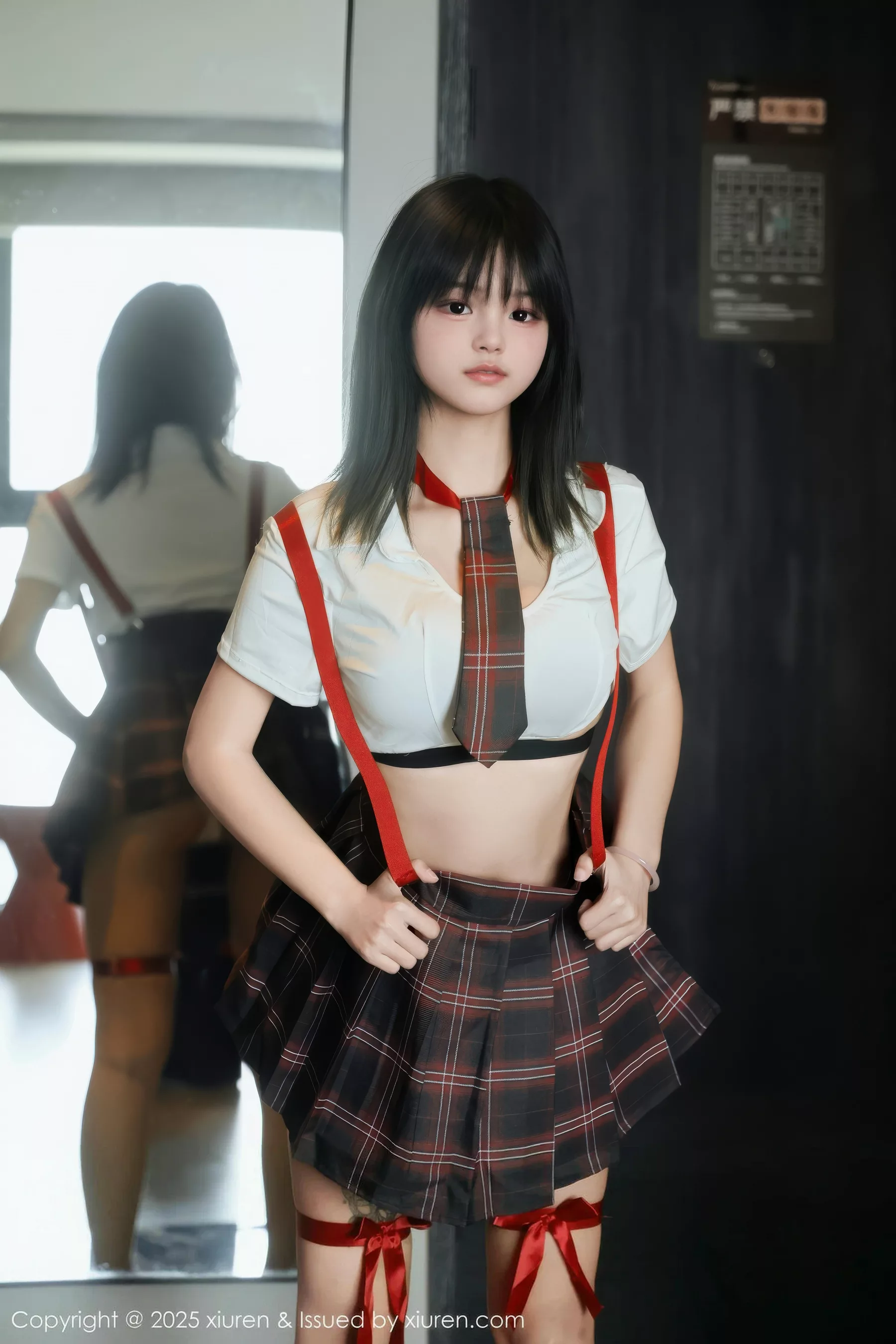 秀人集.com_[XiuRen秀人网]No.10774_模特小泠性感短款上衣露黑色内衣配格子裙秀丰满身材诱惑写真58P