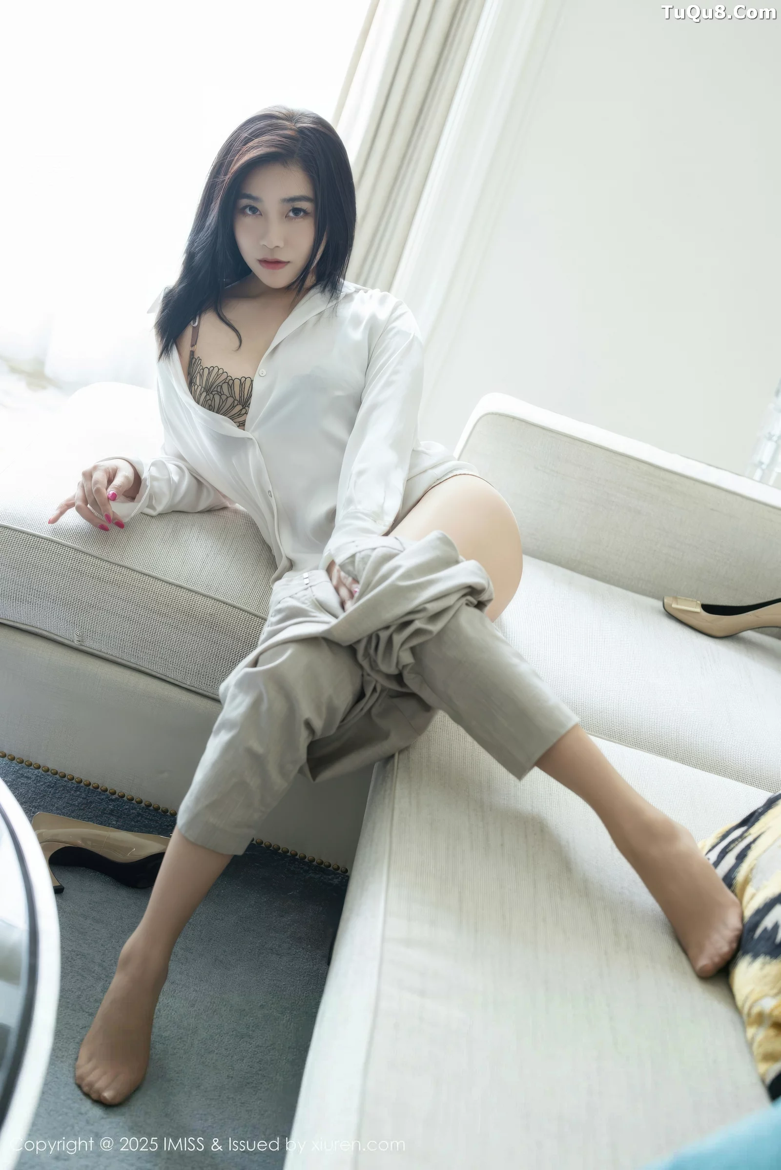 秀人集.com_[IMISS爱蜜社]Vol.800_女神许诺Sabrina性感白色OL服饰配超薄肉丝秀完美身材诱惑写真86P