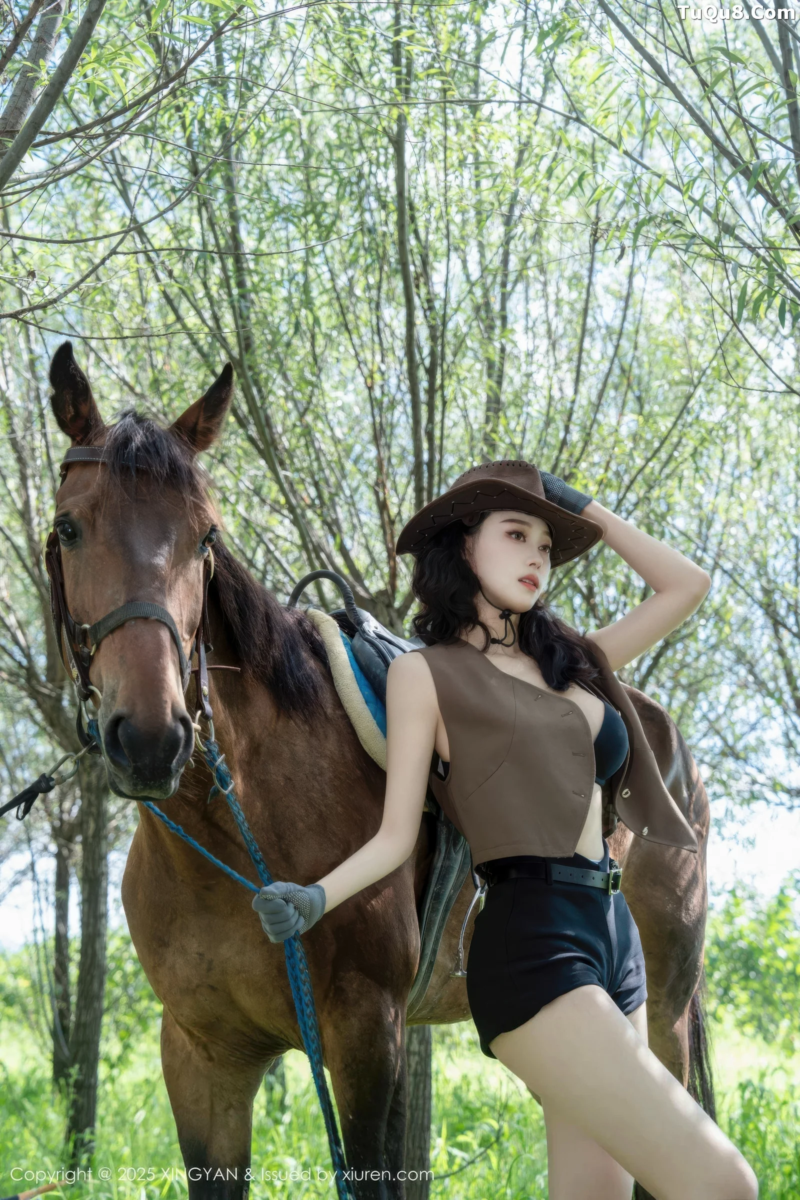 秀人集.com_[XINGYAN星颜社]VOL.391_模特清妙户外性感蓝色衬衫配黑色短裤秀曼妙身姿诱惑写真76P