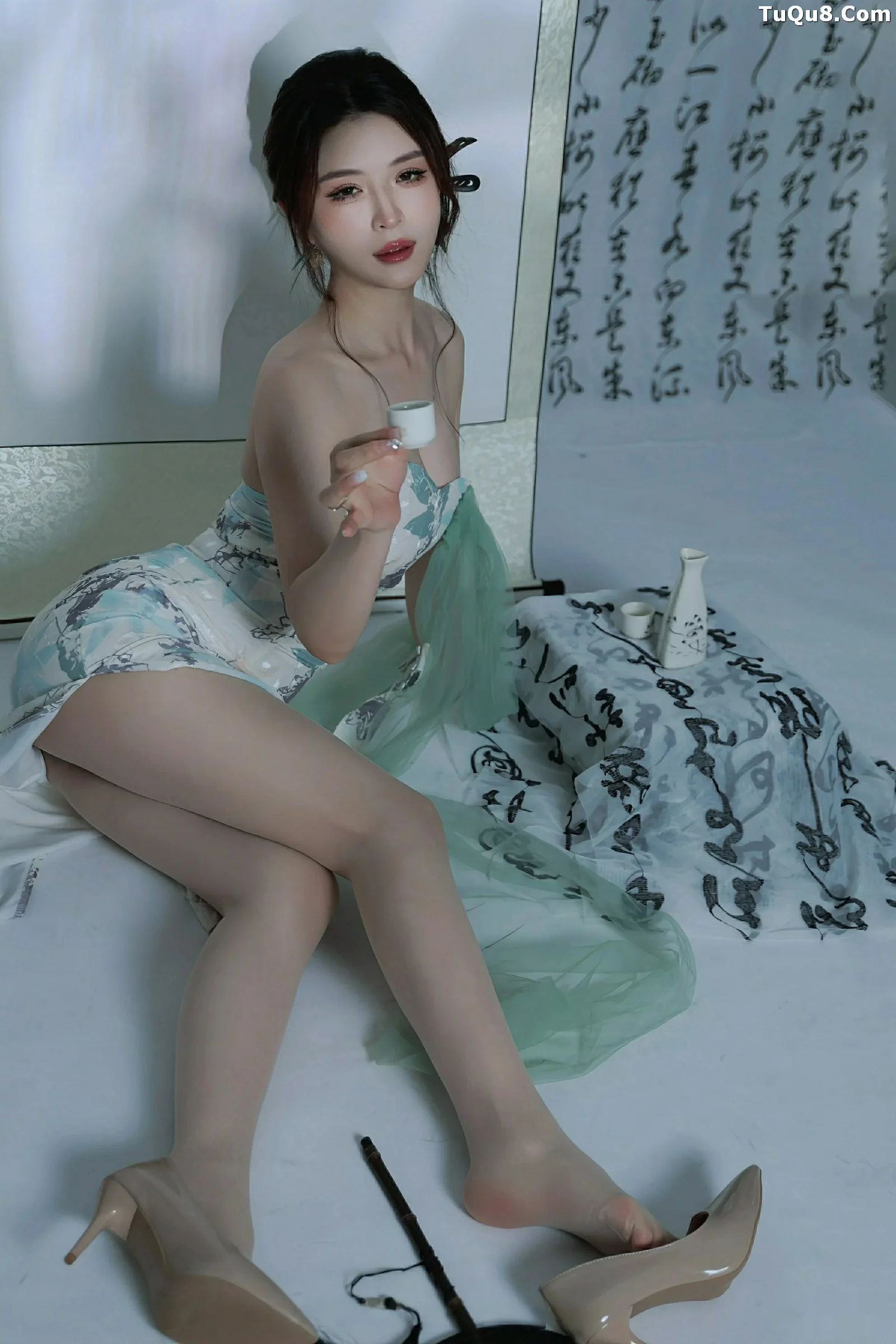 秀人集.com_[XiuRen秀人网]No.10694_模特阿依莎性感浅色古风服饰配超薄肉色秀高挑曼妙身材诱惑写真82P