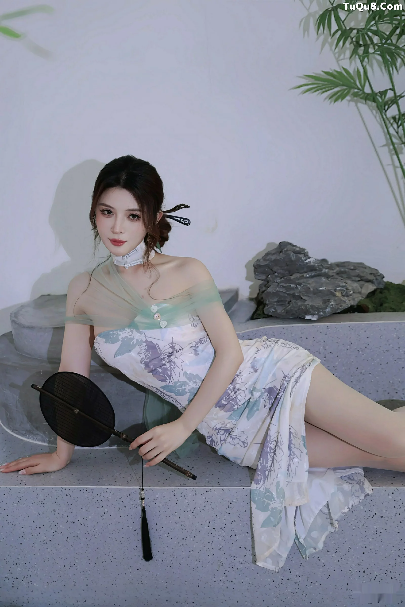 秀人集.com_[XiuRen秀人网]No.10694_模特阿依莎性感浅色古风服饰配超薄肉色秀高挑曼妙身材诱惑写真82P