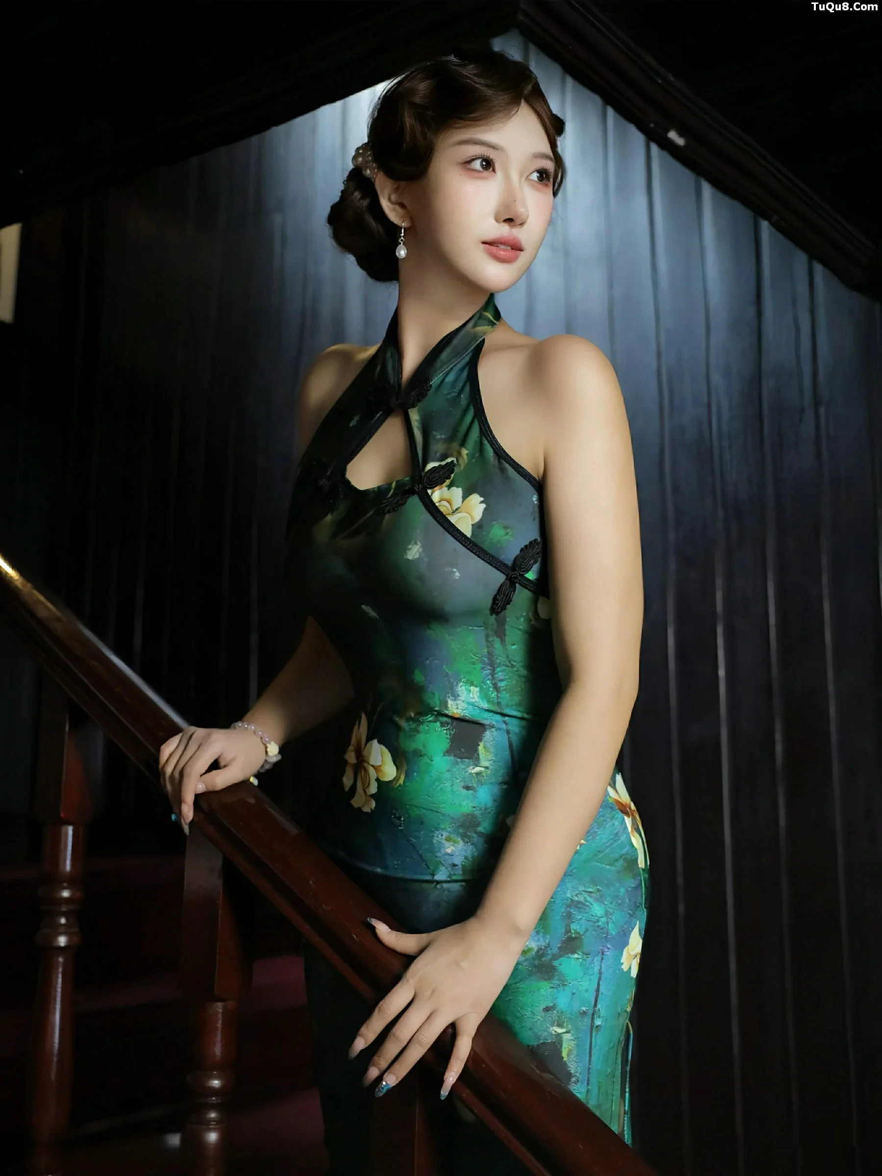 秀人集.com_[XiuRen秀人网]No.10815_模特金允希Yuki性感绿色旗袍配超薄肉丝秀丰腴身材迷人诱惑写真78P