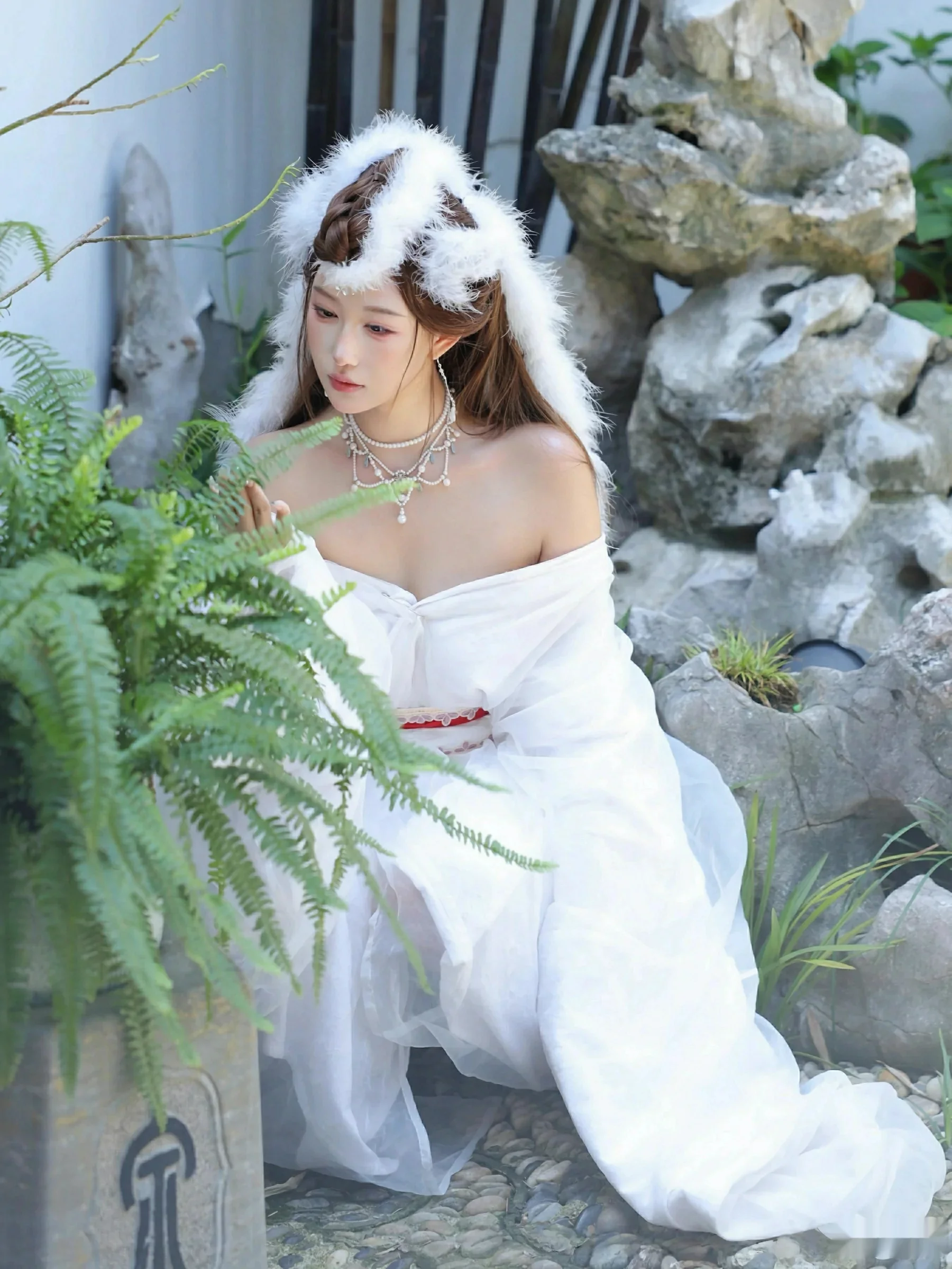 秀人集.com_[XiuRen秀人网]No.10843_模特金允希Yuki性感白色锦毛鼠装扮低胸秀丰腴身材完美诱惑写真78P