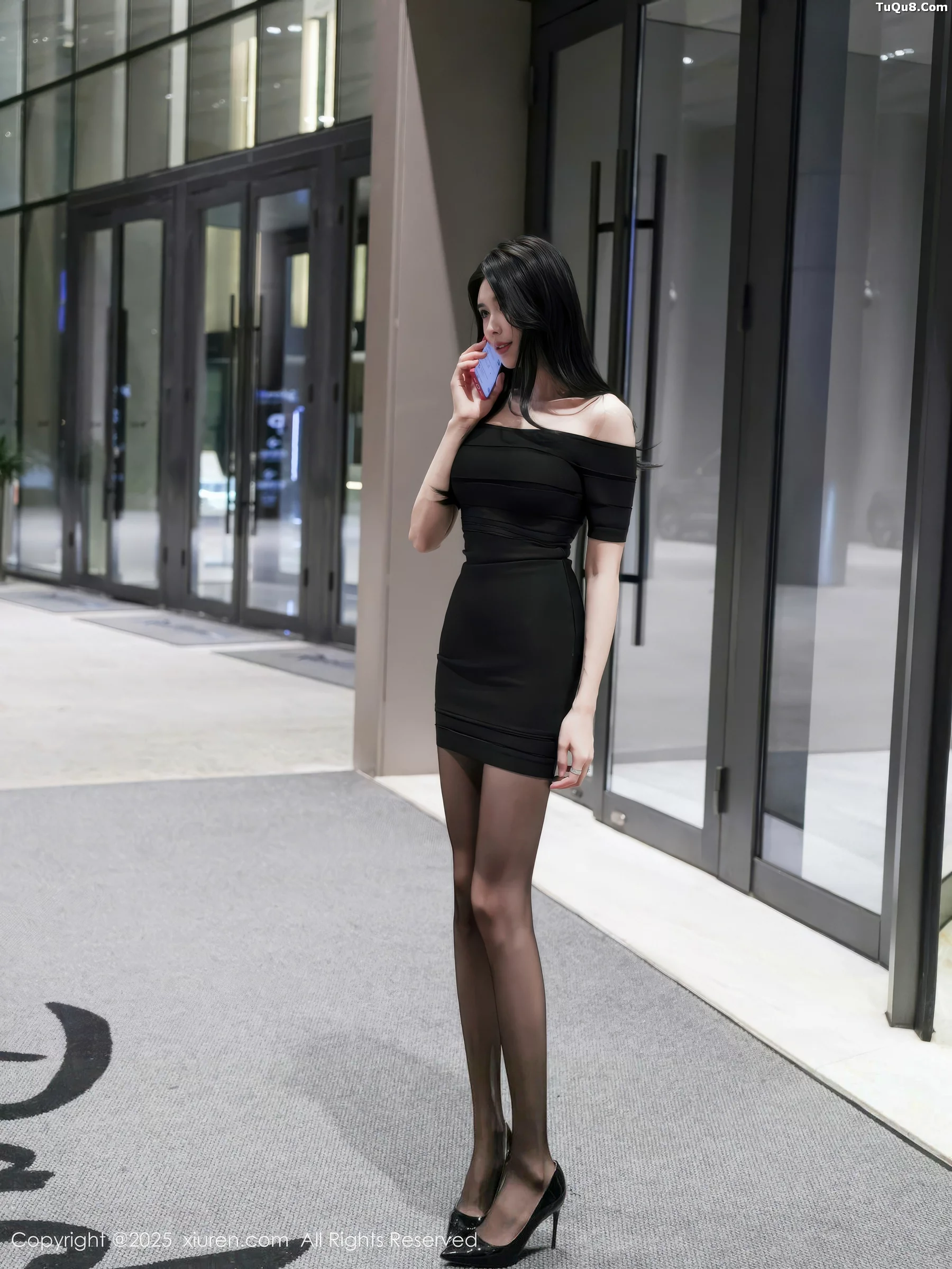 秀人集.com_[XiuRen秀人网]No.10942_新人模特椰汁糯米姬性感黑色连衣短裙配超薄黑丝秀美腿诱惑写真53P
