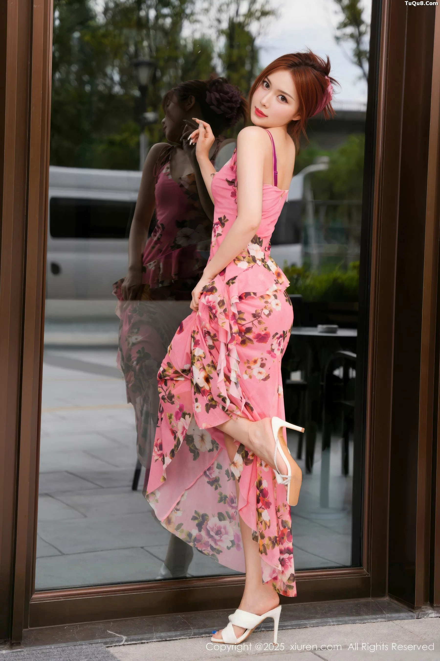 秀人集.com_[XiuRen秀人网]No.10954_模特白芷yy浴池场景性感碎花连衣裙露紫色内衣秀柔美身姿诱惑写真60P