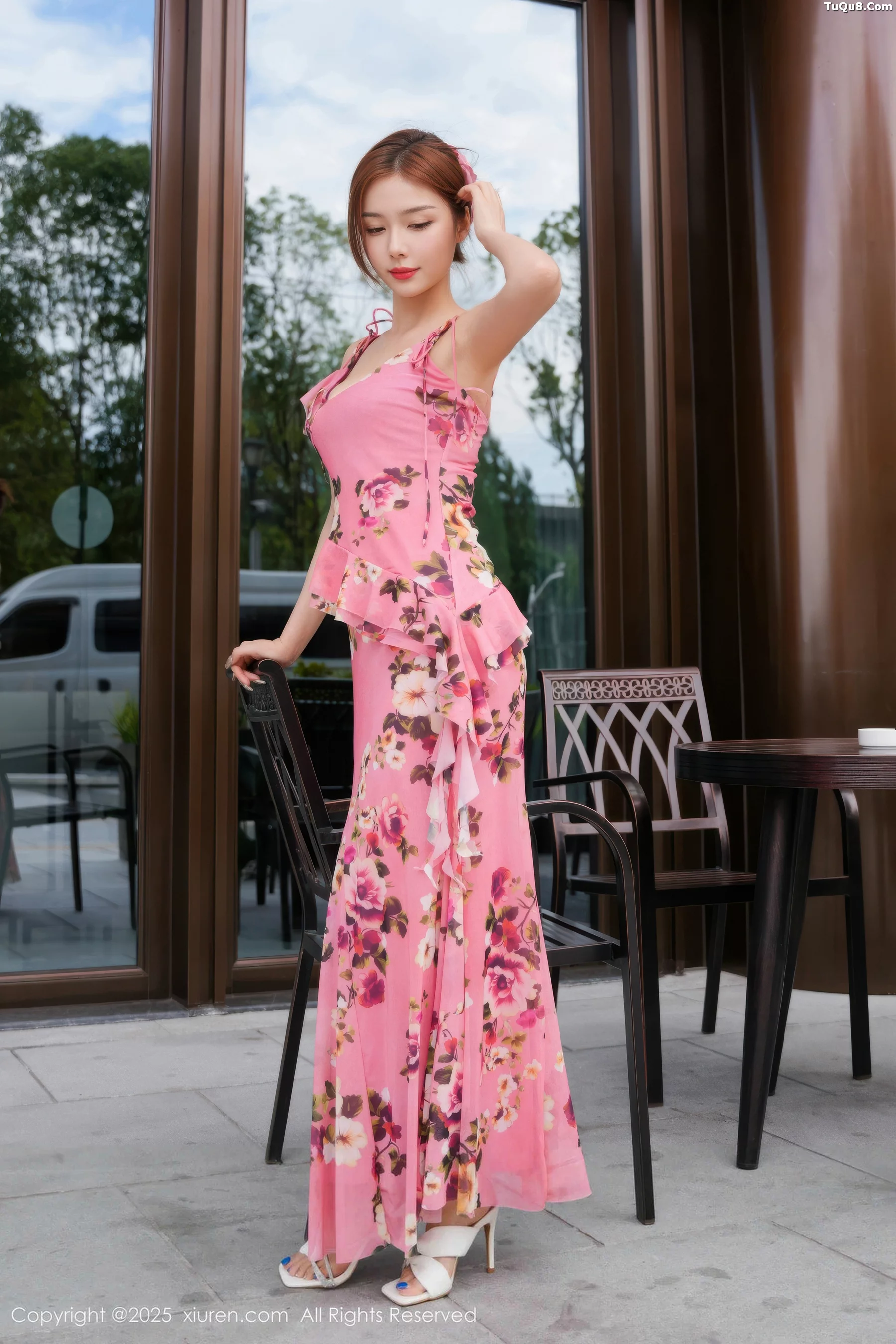 秀人集.com_[XiuRen秀人网]No.10954_模特白芷yy浴池场景性感碎花连衣裙露紫色内衣秀柔美身姿诱惑写真60P