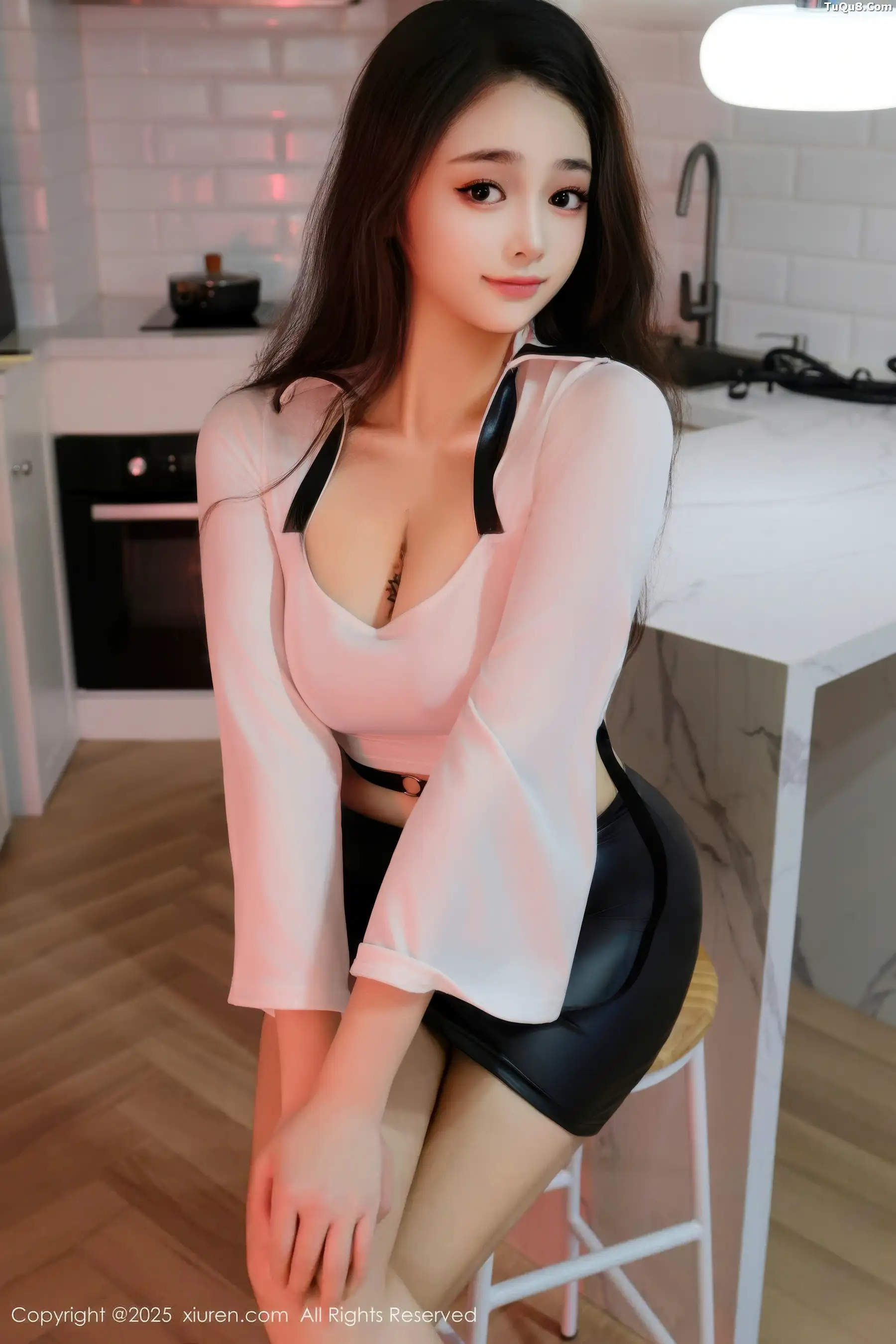 秀人集.com_[XiuRen秀人网]No.10993_新人模特福福_Thrive性感浅色T恤配黑短裙秀丰满身材诱惑写真80P