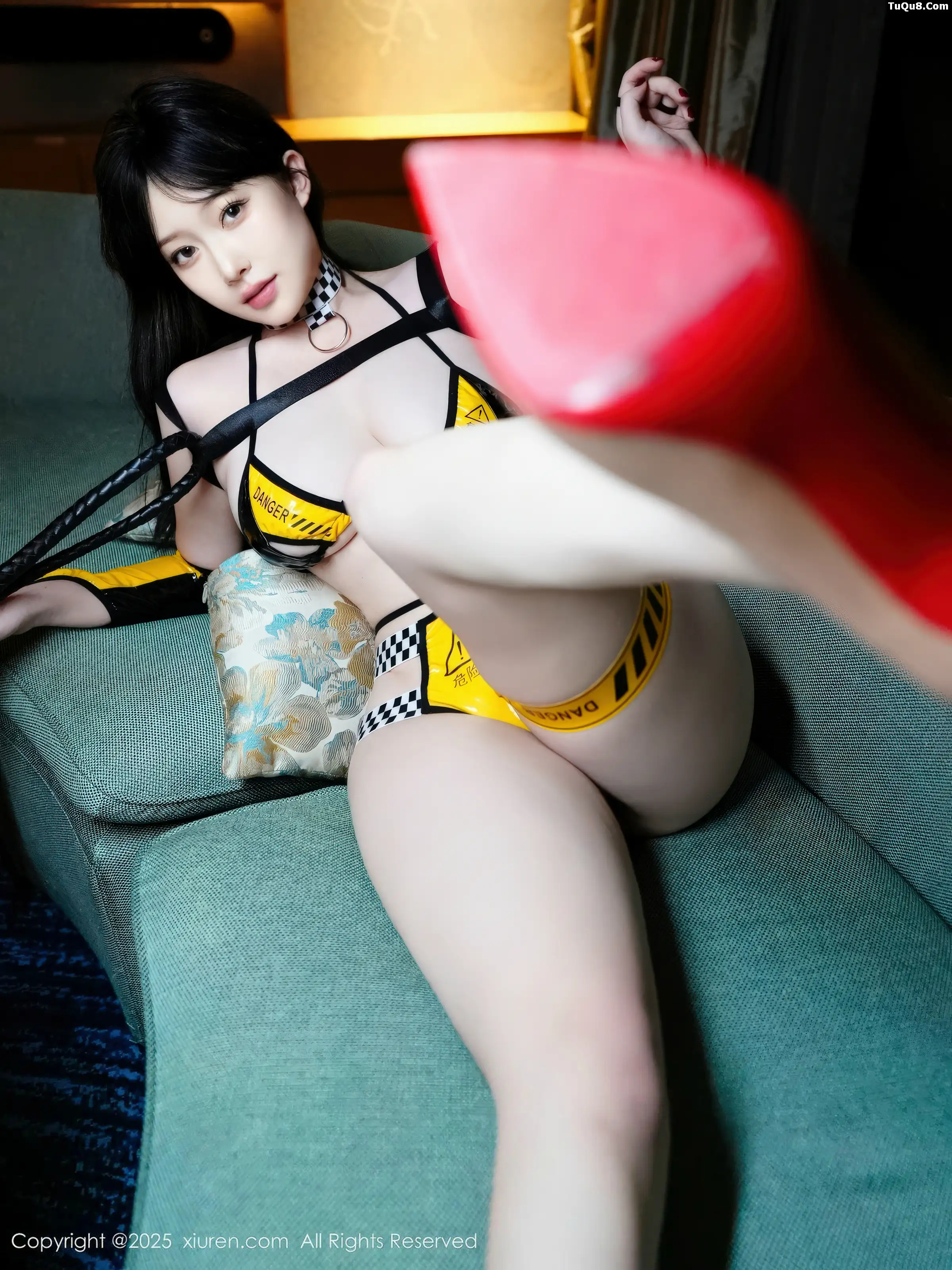 秀人集.com_[XiuRen秀人网]No.11056_模特李沁恩lrene户外性感黄色赛车制服秀丰腴身材迷人诱惑写真79P