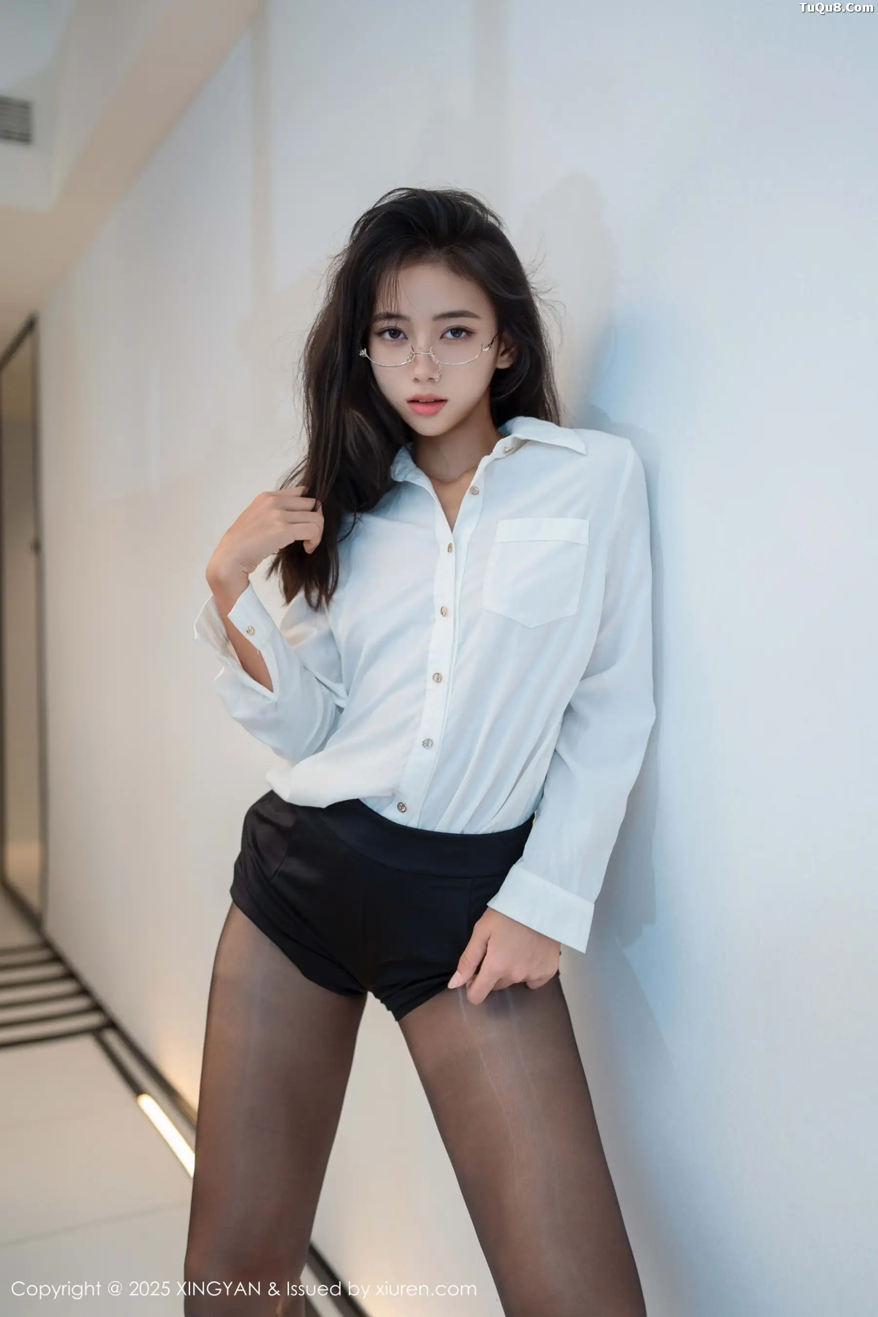 秀人集.com_[XINGYAN星颜社]VOL.439_模特时安安性感白衬衫配黑短裙露超薄黑丝秀柔美身材诱惑写真80P