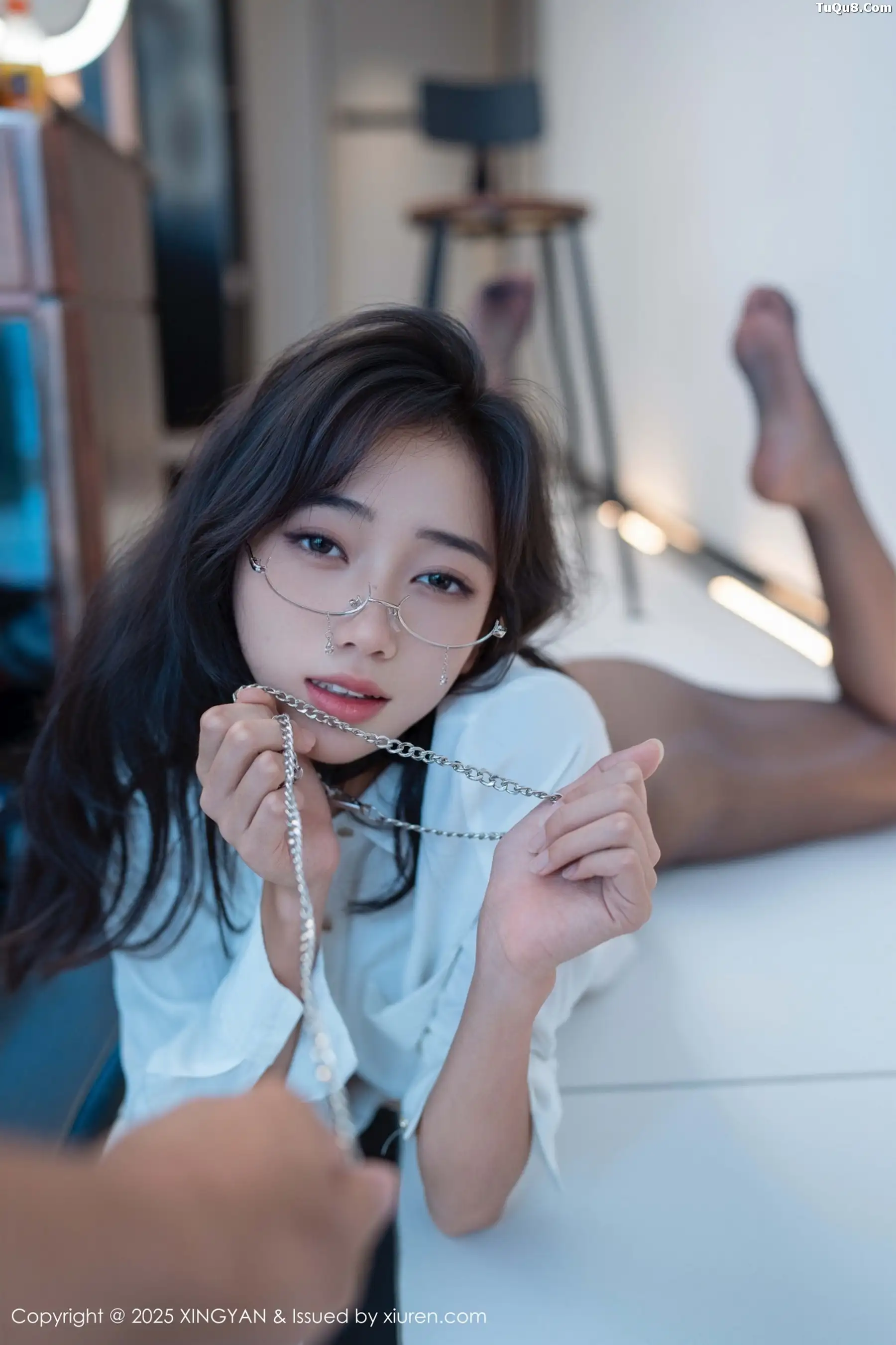 秀人集.com_[XINGYAN星颜社]VOL.439_模特时安安性感白衬衫配黑短裙露超薄黑丝秀柔美身材诱惑写真80P