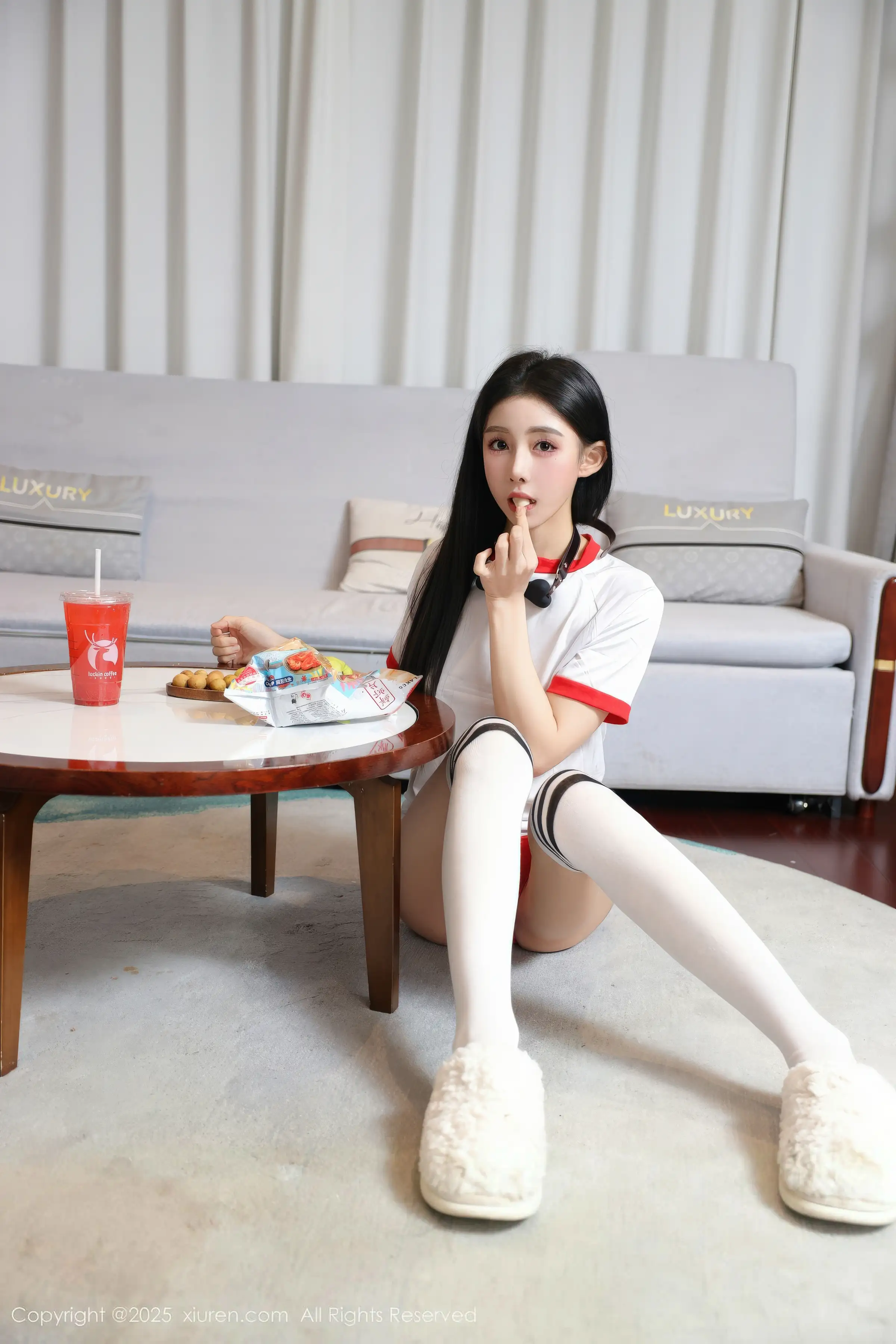 秀人集.com_[XiuRen秀人网]No.11110_新人模特许微微呀性感白色T恤配白色丝袜秀丰腴身材诱惑写真86P