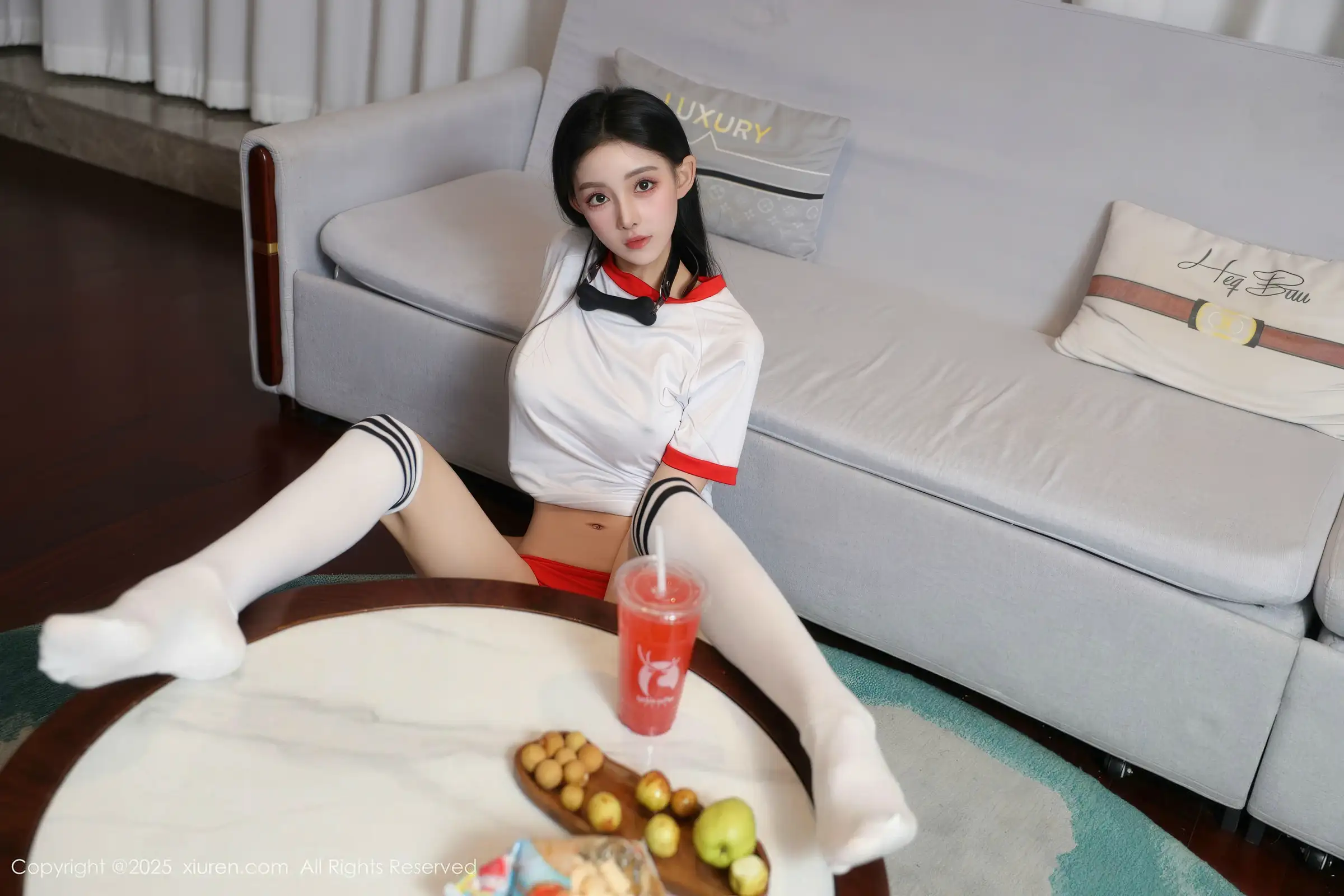 秀人集.com_[XiuRen秀人网]No.11110_新人模特许微微呀性感白色T恤配白色丝袜秀丰腴身材诱惑写真86P