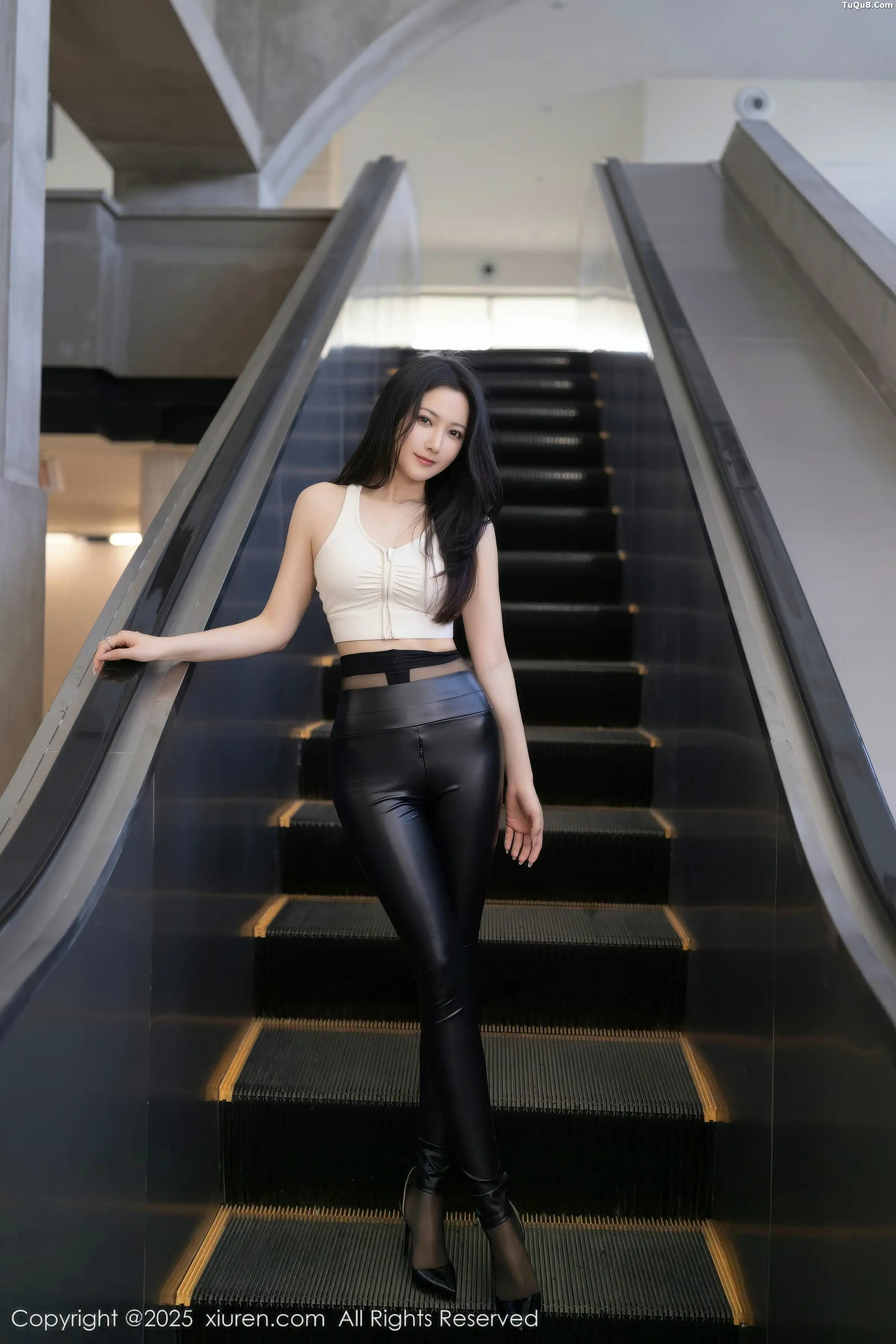 秀人集.com_[XiuRen秀人网]No.11021_模特鱼子酱Fish性感白色上衣配黑皮长裤秀曼妙身姿撩人诱惑写真75P